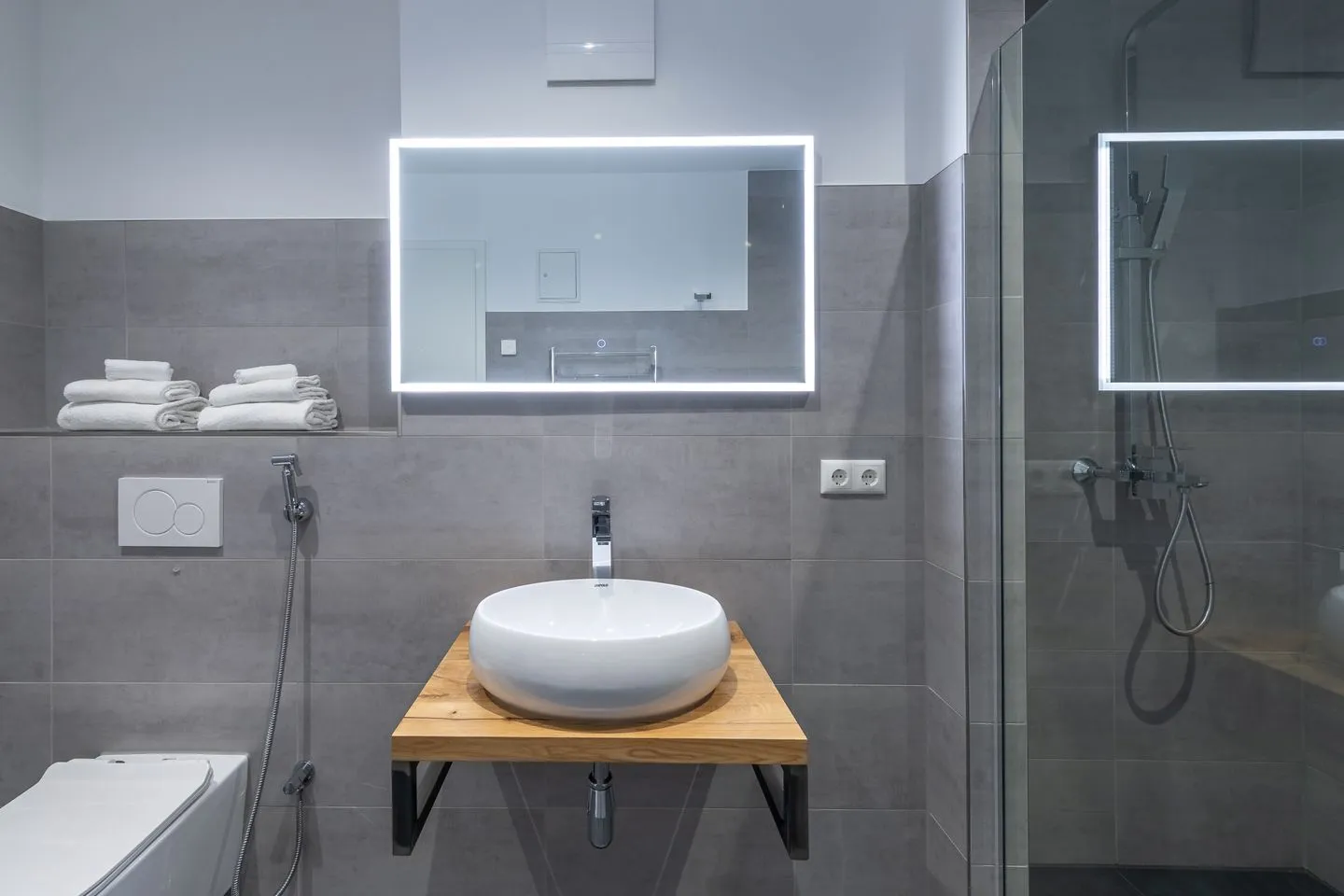 Müritznest Klink - Ferienwohnung Müritznest Badezimmer in modernem Stil