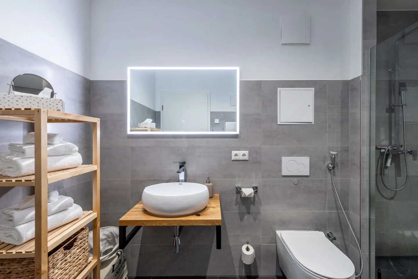 Müritzperle Klink - Ferienwohnung Müritzperle Badezimmer in modernem Stil mit Ablagemöglichkeiten