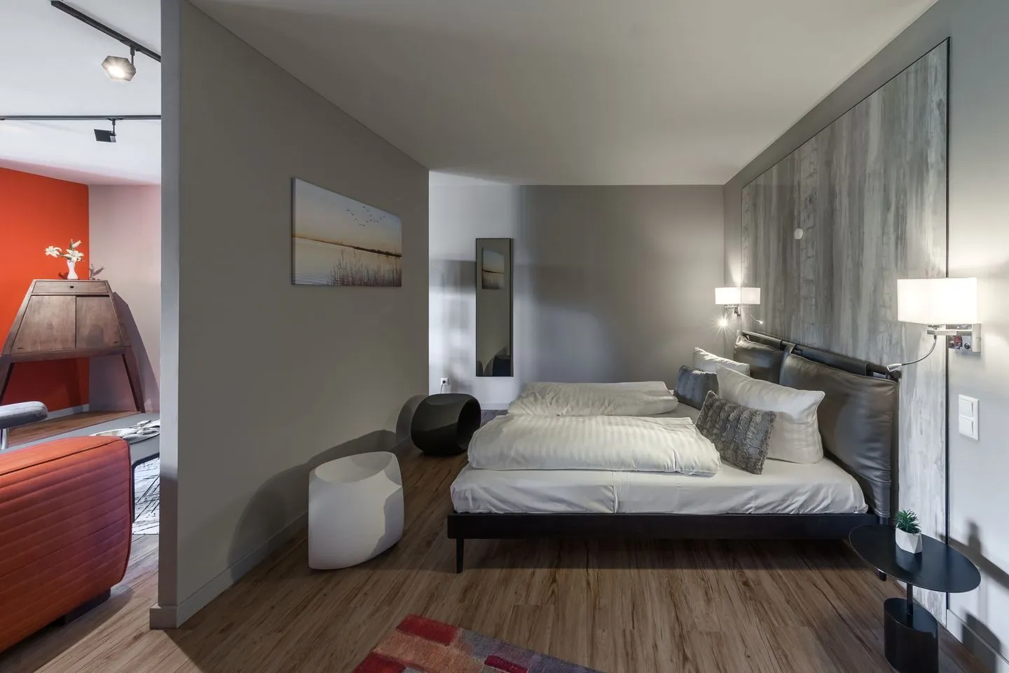 Schwalbenblick Klink - Ferienwohnung Schwalbenblick modernes Doppelbett im Lederlook