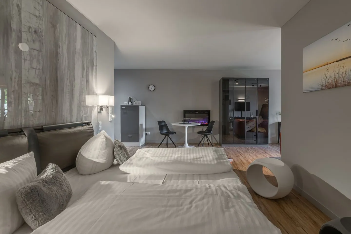 Schwalbenblick Klink - Ferienwohnung Schwalbenblick Kleiderschrank und Stauflächen