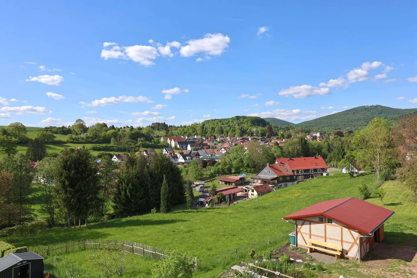 Ferienwohnung Altensteinblick Thüringer Wald - Ausblick vom Balkon über Schweina