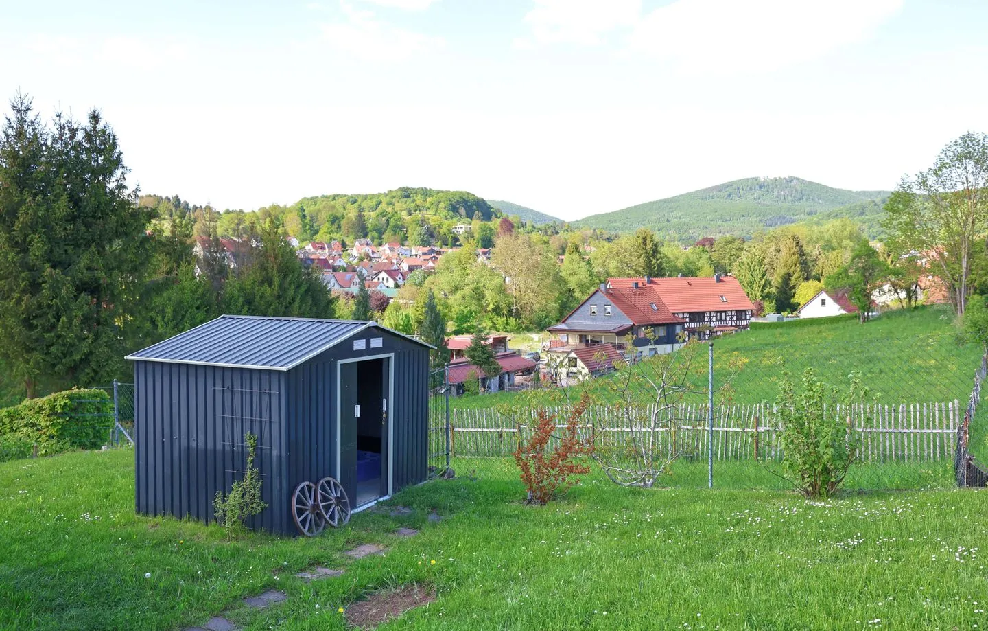 Ferienwohnung Altensteinblick Thüringer Wald - Abschließbare Hütte für Fahrräder inkl. E-Bike-Lademöglichkeit