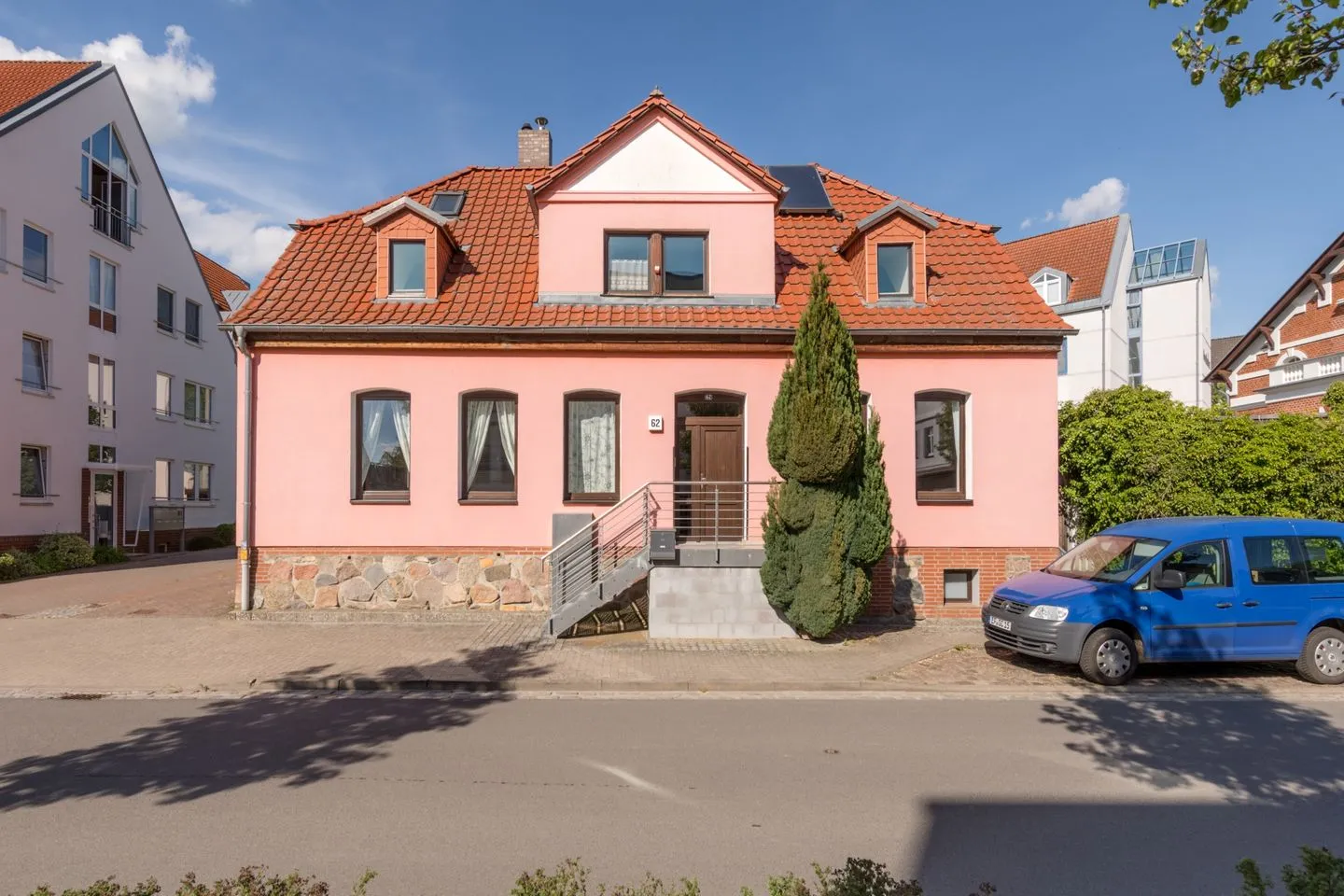 Kleines Meer Waren (Müritz) - Ferienwohnung Kleines Meer Außenansicht Gebäude von vorne