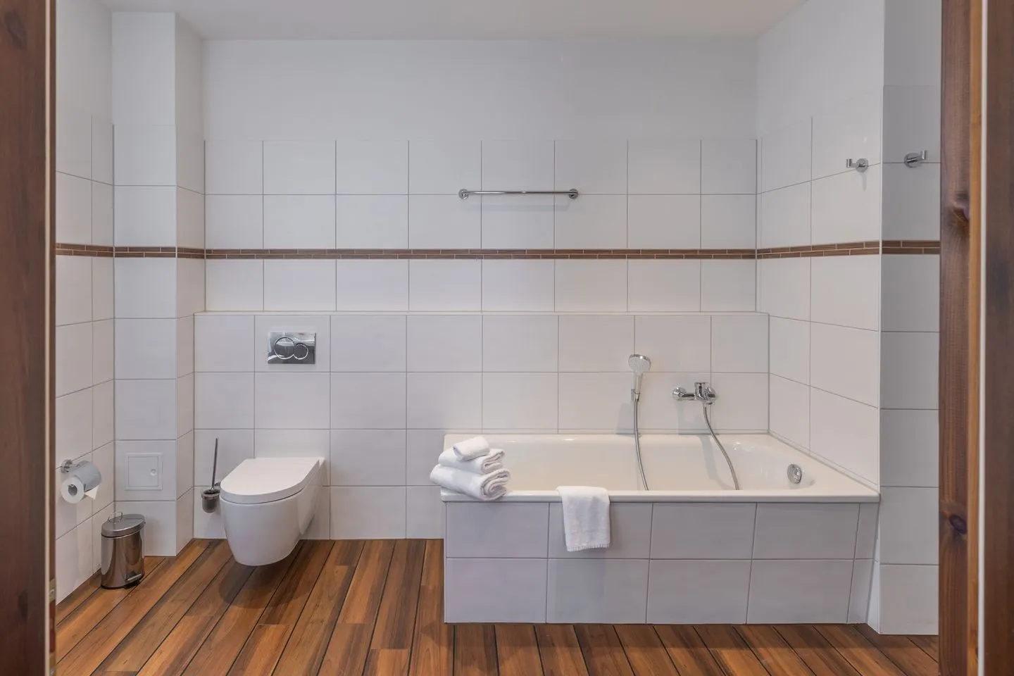 Kleines Meer Waren (Müritz) - Ferienwohnung Kleines Meer Badezimmer mit Badewanne