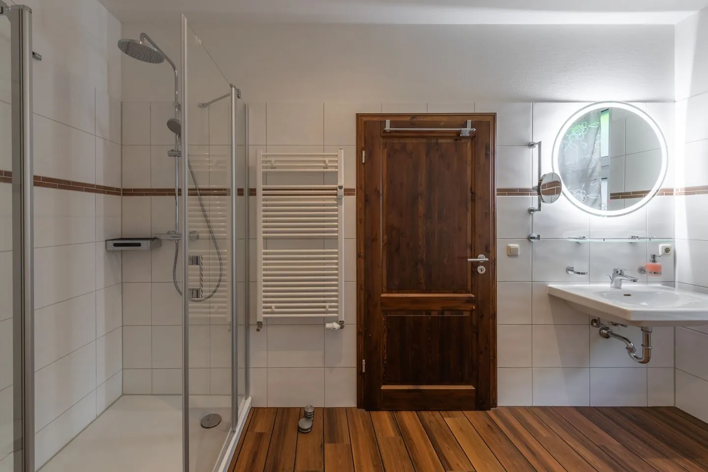 Kleines Meer Waren (Müritz) - Ferienwohnung Kleines Meer Badezimmer mit Dusche
