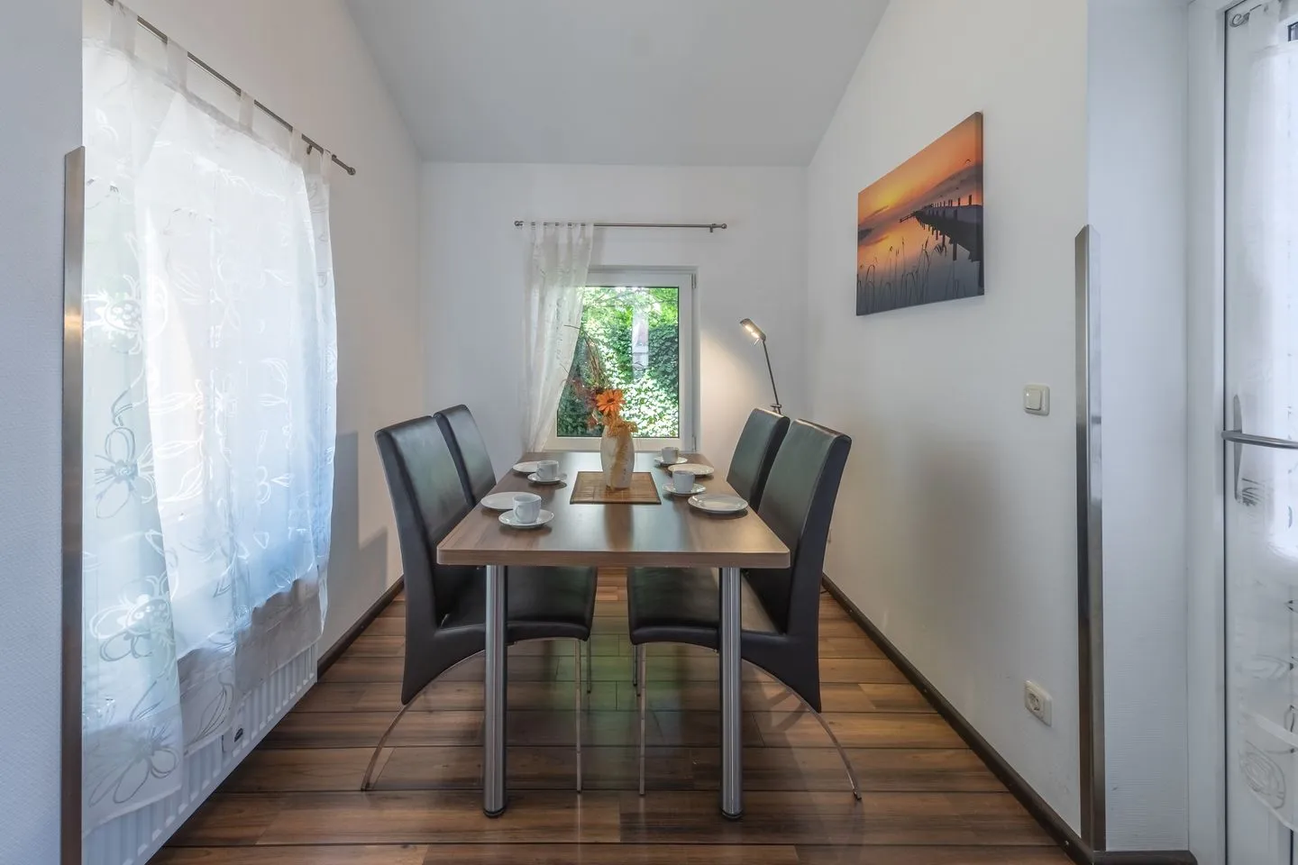 Kleines Meer Waren (Müritz) - Ferienwohnung Kleines Meer Esstisch mit Fenster