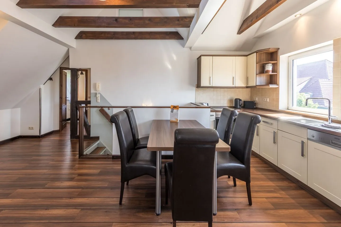 Seeperle Waren (Müritz) - Ferienwohnung Seeperle Küche mit Esstisch