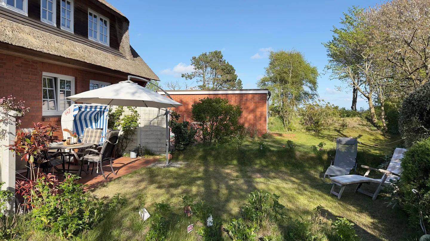 Haus Pesel Ferienwohnung *Reetblick* Norddorf auf Amrum - Gartenblick