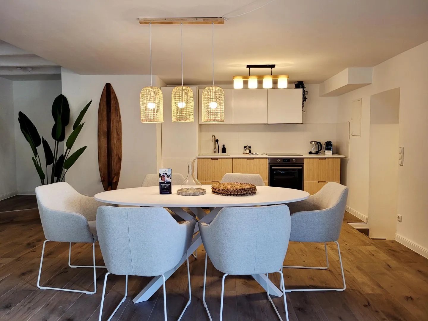 Moderne Lounge-Ferienwohnung mit Terrasse, Strandkorb, Parkplatz - 50 Meter zum Strand Sierksdorf - Essbereich für 6 Personen