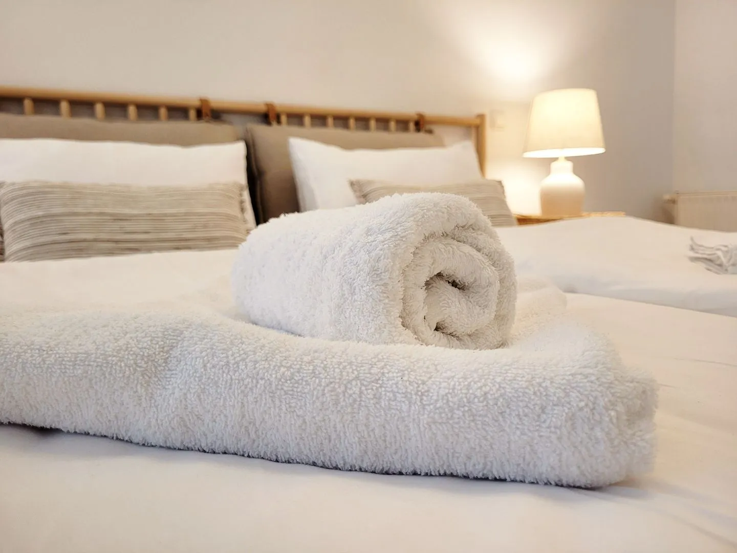 Moderne Lounge-Ferienwohnung mit Terrasse, Strandkorb, Parkplatz - 50 Meter zum Strand Sierksdorf - Hier mit Bettwäsche-Paket