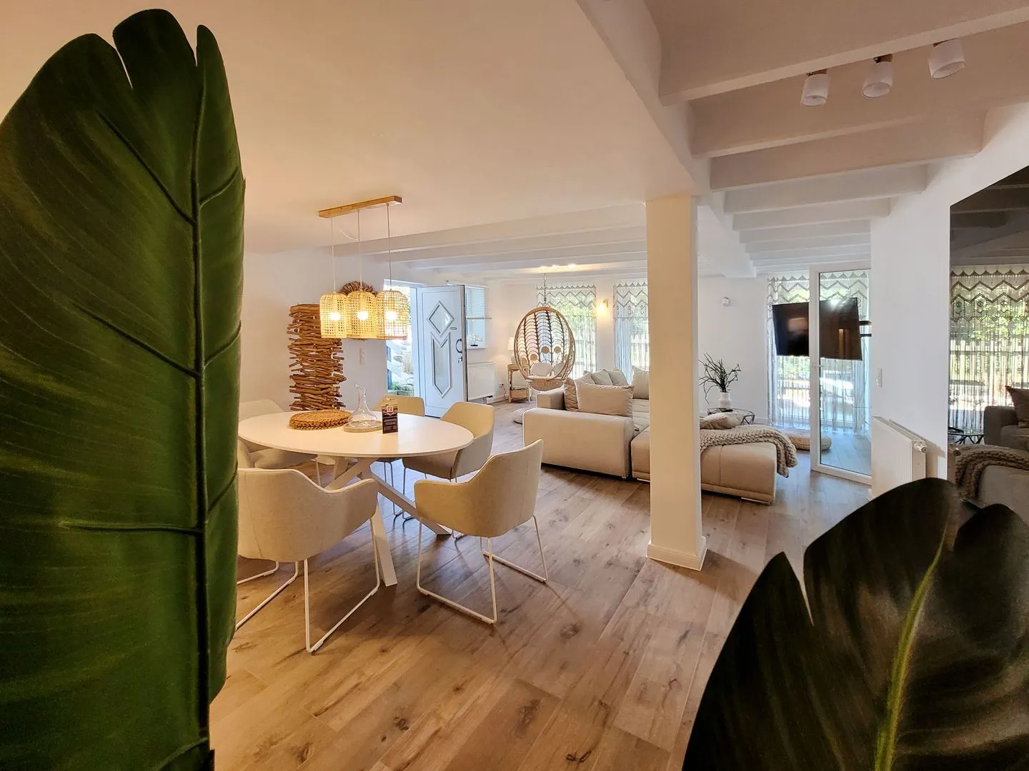 Moderne Lounge-Ferienwohnung mit Terrasse, Strandkorb, Parkplatz - 50 Meter zum Strand Sierksdorf - Blick in das Wohnzimmer