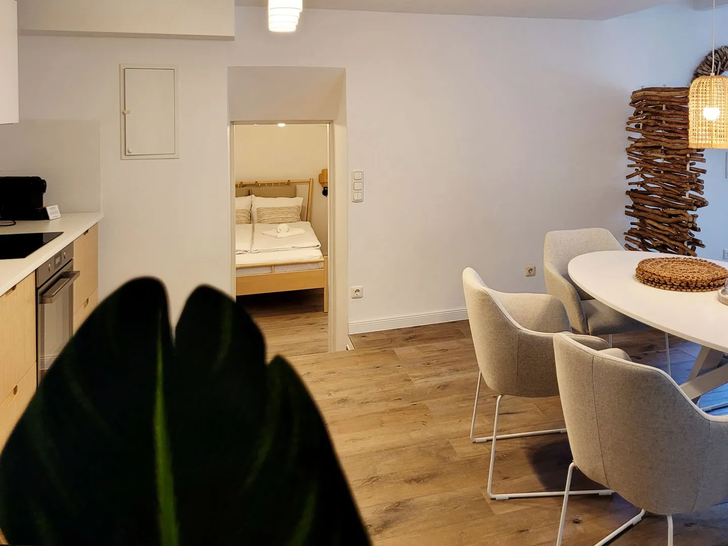 Moderne Lounge-Ferienwohnung mit Terrasse, Strandkorb, Parkplatz - 50 Meter zum Strand Sierksdorf - Blick Richtung Schlafzimmer 2 und 3