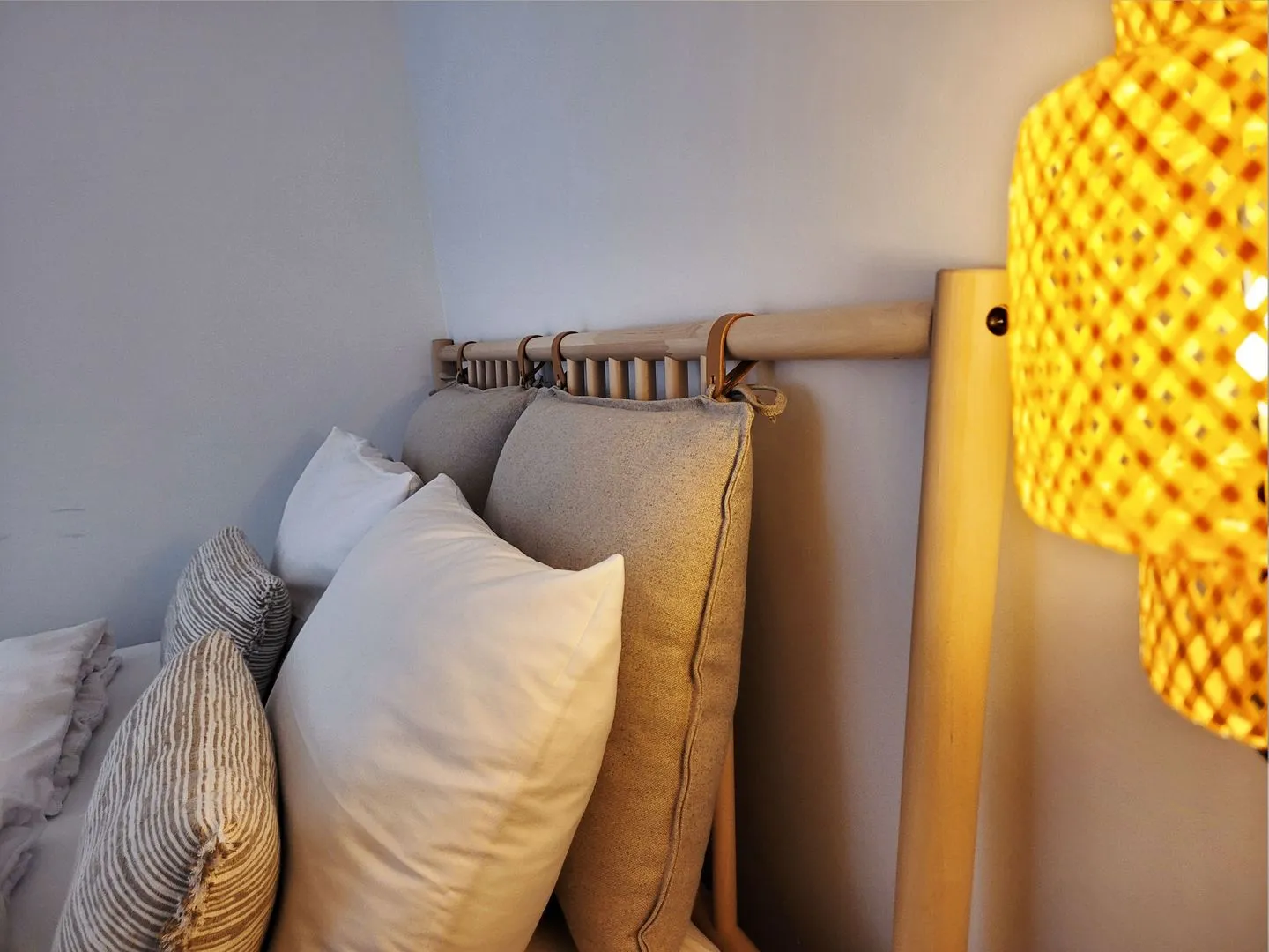 Moderne Lounge-Ferienwohnung mit Terrasse, Strandkorb, Parkplatz - 50 Meter zum Strand Sierksdorf - Gemütliche Lichtstimmung