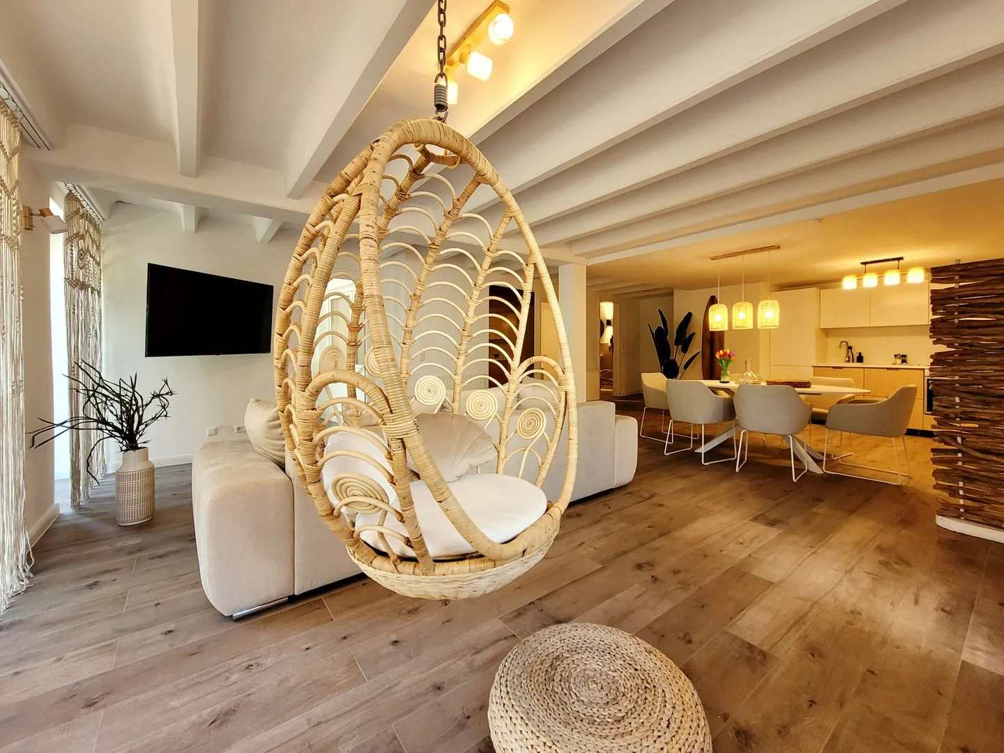 Moderne Lounge-Ferienwohnung mit Terrasse, Strandkorb, Parkplatz - 50 Meter zum Strand Sierksdorf - Blick in das Appartement für 6 Personen