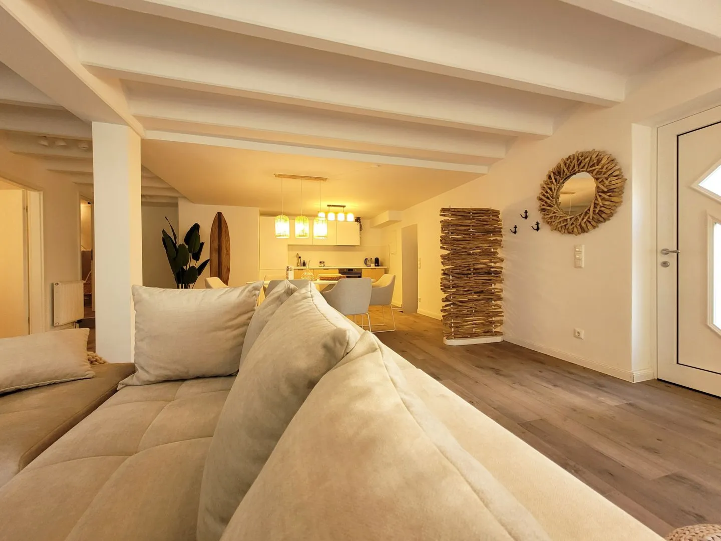 Moderne Lounge-Ferienwohnung mit Terrasse, Strandkorb, Parkplatz - 50 Meter zum Strand Sierksdorf - Charmant und Gemütlich Urlaub machen