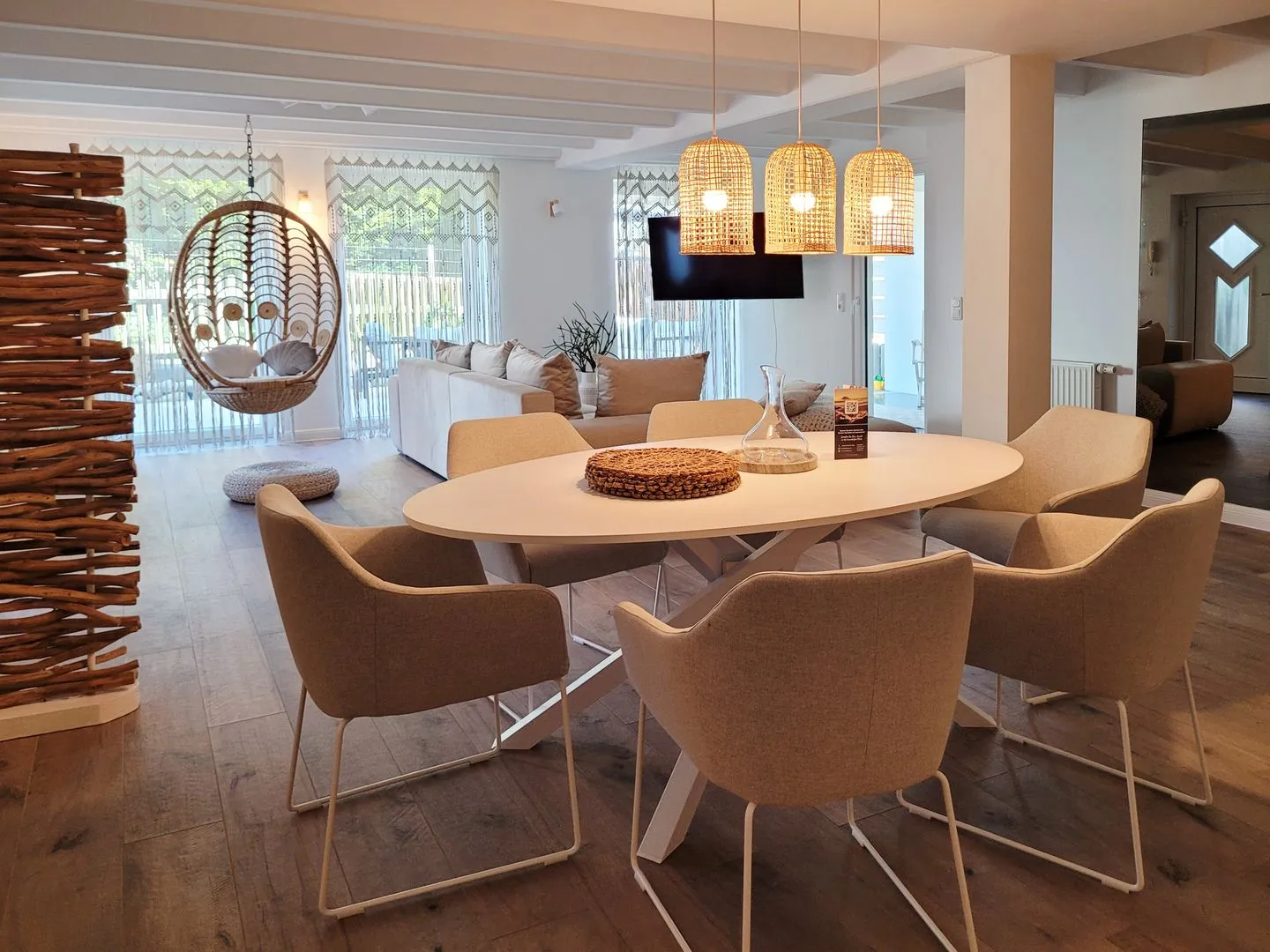 Moderne Lounge-Ferienwohnung mit Terrasse, Strandkorb, Parkplatz - 50 Meter zum Strand Sierksdorf - Essbereich