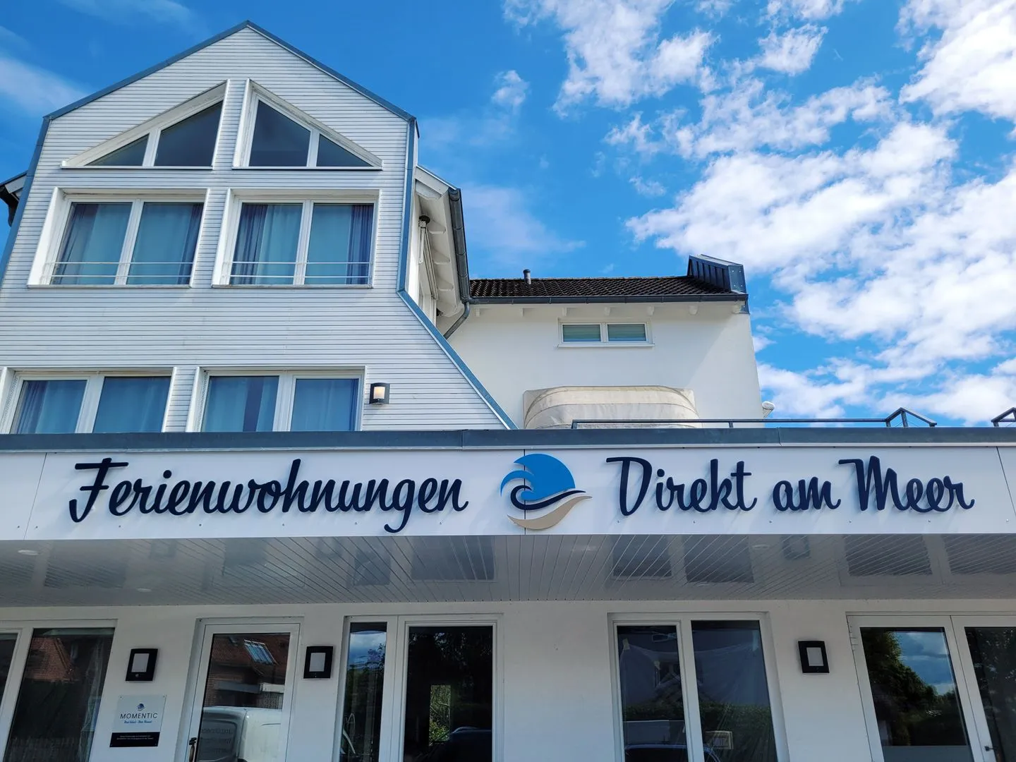 Moderne Lounge-Ferienwohnung mit Terrasse, Strandkorb, Parkplatz - 50 Meter zum Strand Sierksdorf - Appartement in der Ferienanlage