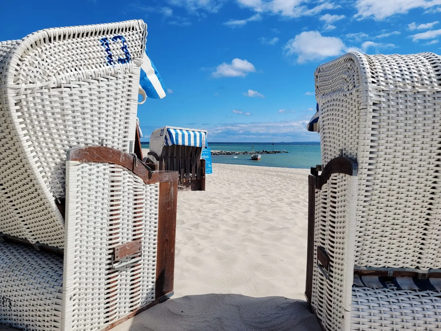 Moderne Lounge-Ferienwohnung mit Terrasse, Strandkorb, Parkplatz - 50 Meter zum Strand Sierksdorf - Appartement nur 50 Meter zum Strand