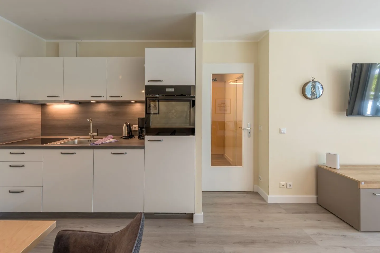 Godewind Zingst - Ferienwohnung Godewind moderne offene Küchenzeile