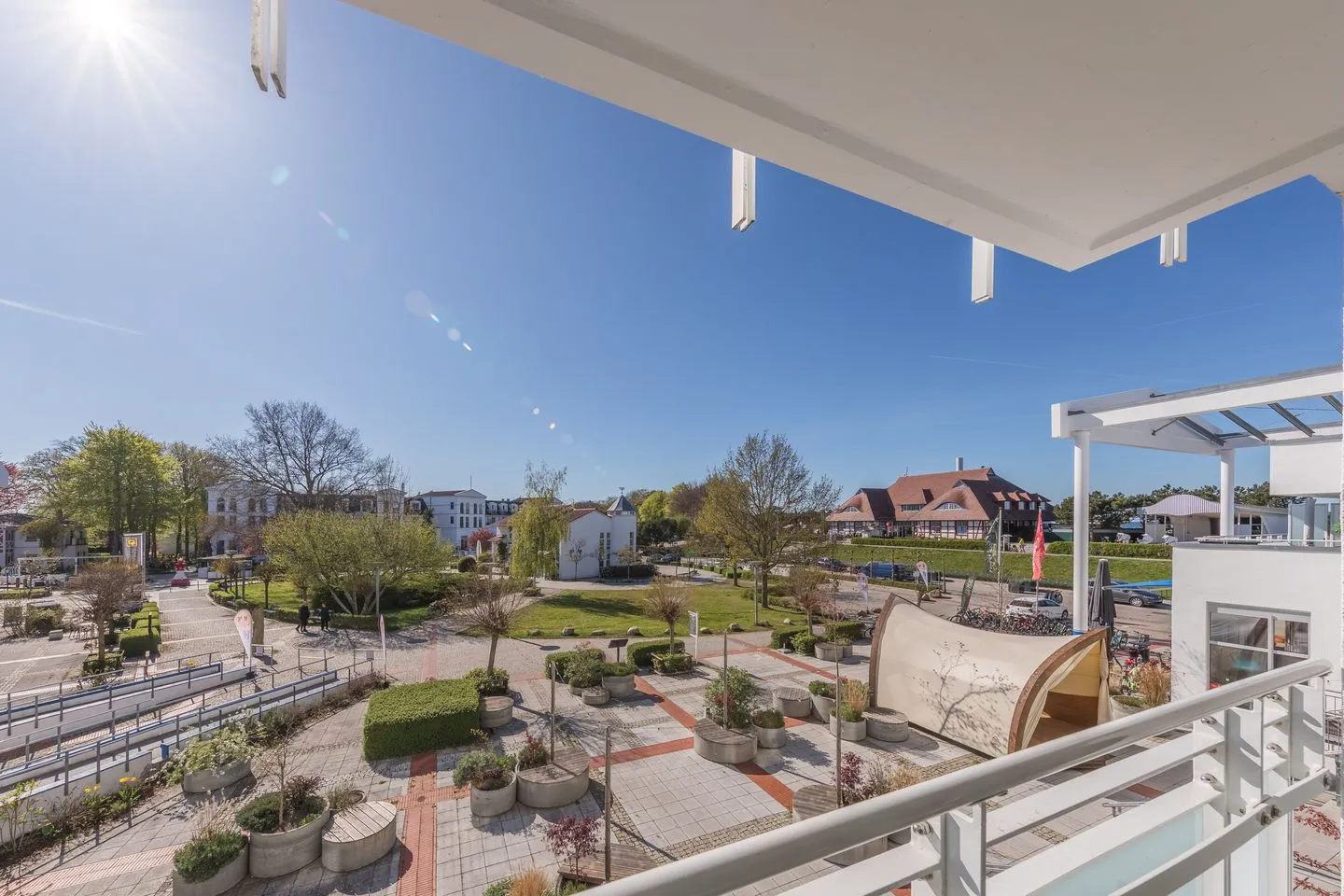 Küstenglück Zingst - Ferienwohnung Küstenglück in ZIngst Blick vom Balkon auf die Promenade in Zingst