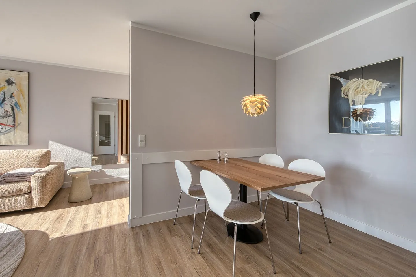 Windflüchter Zingst - Ferienwohnung Windflüchter offnener heller Essbereich zum Wohnzimmer