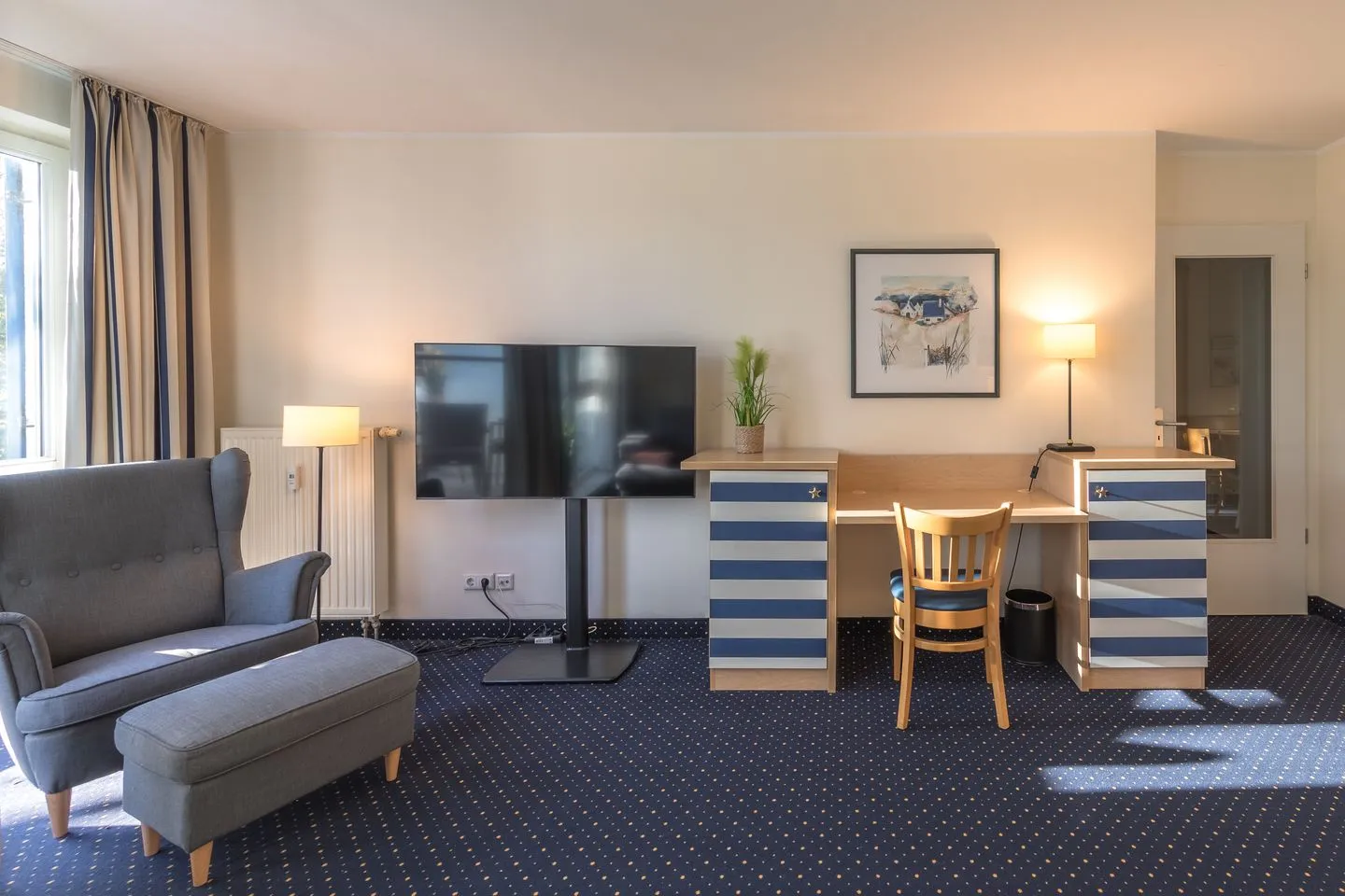 Krosse Krabbe Zingst - Ferienwohnung Krosse Krabbe Blick auf den Arbeitsplatz im Wohnzimmer