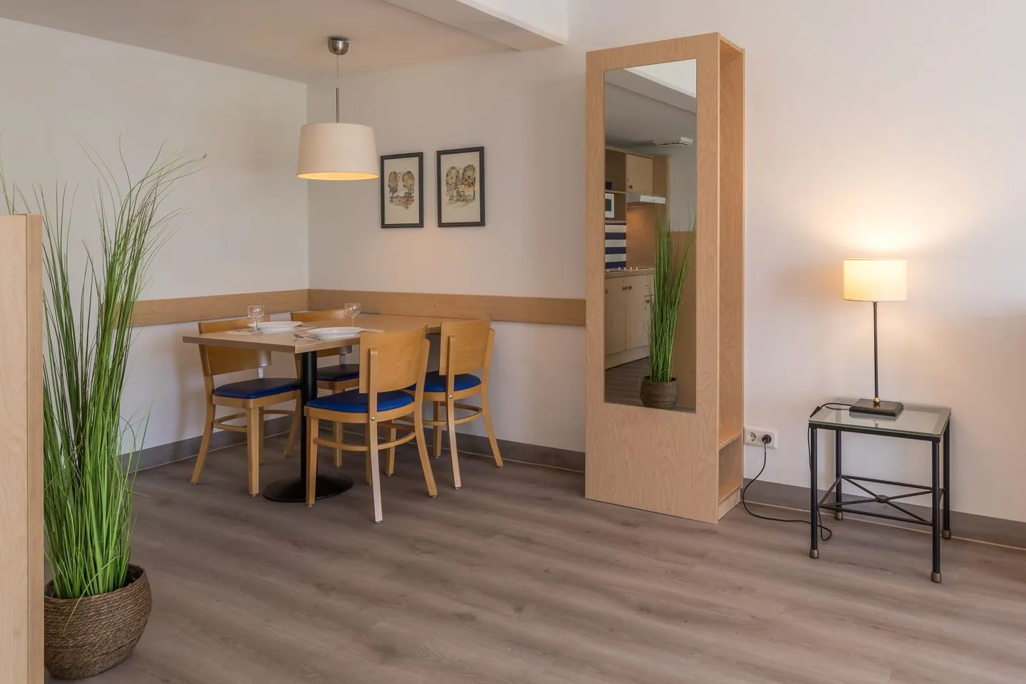 Seebär Zingst - Ferienwohnung Seebär in Zingst Esstisch im offenen Wohnbereich