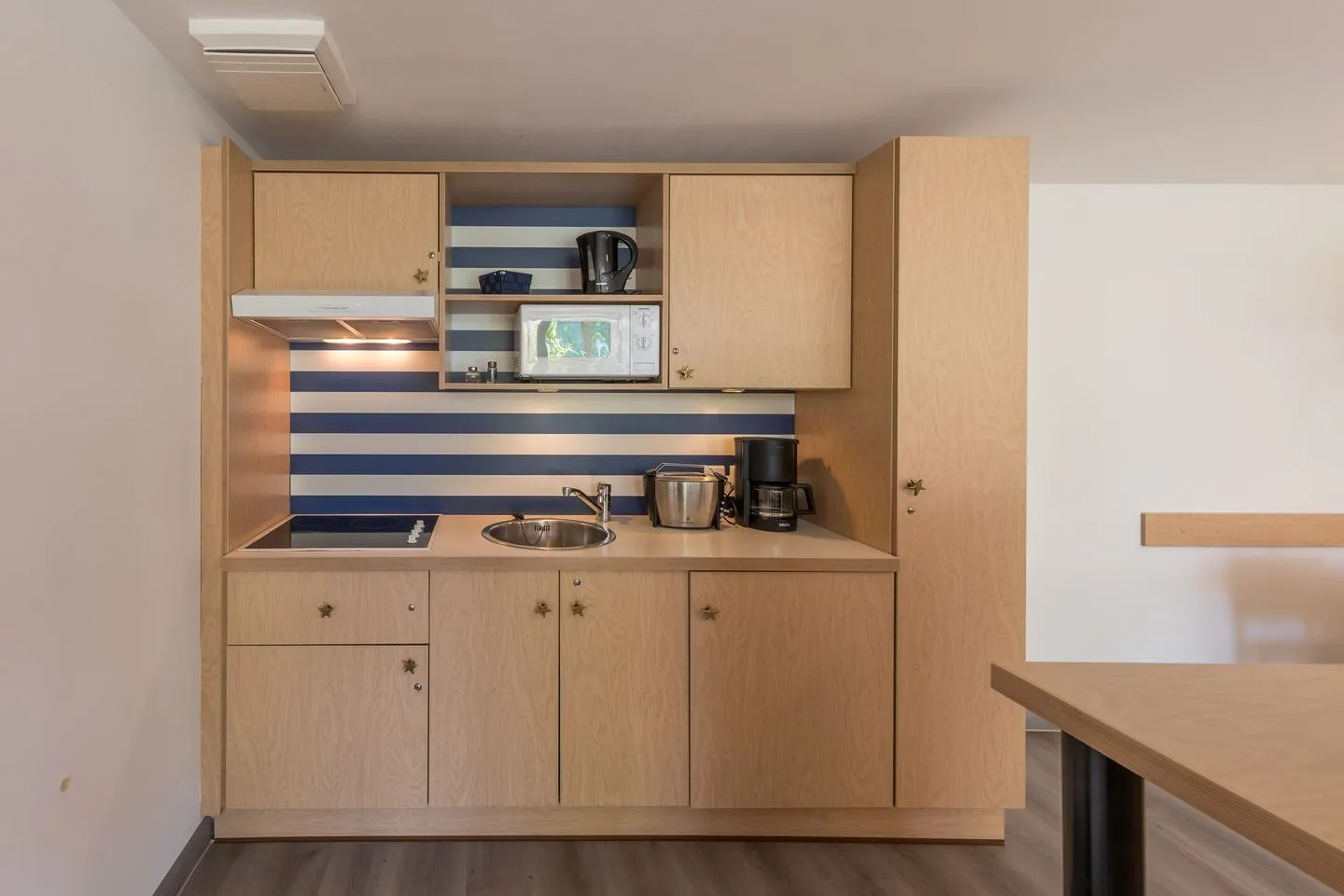 Seebär Zingst - Ferienwohnung Seebär in Zingst Blick auf die Küchenzeile