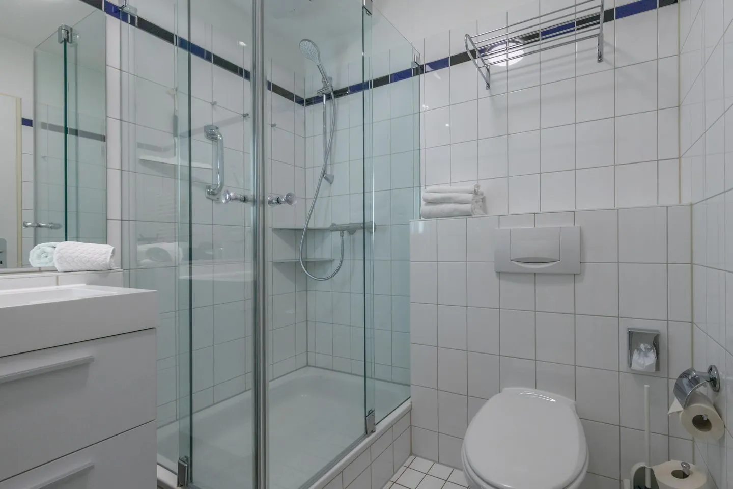 Kleine Freiheit Zingst - Ferienwohnung Kleine Freiheit Badezimmer mit Glasdusche