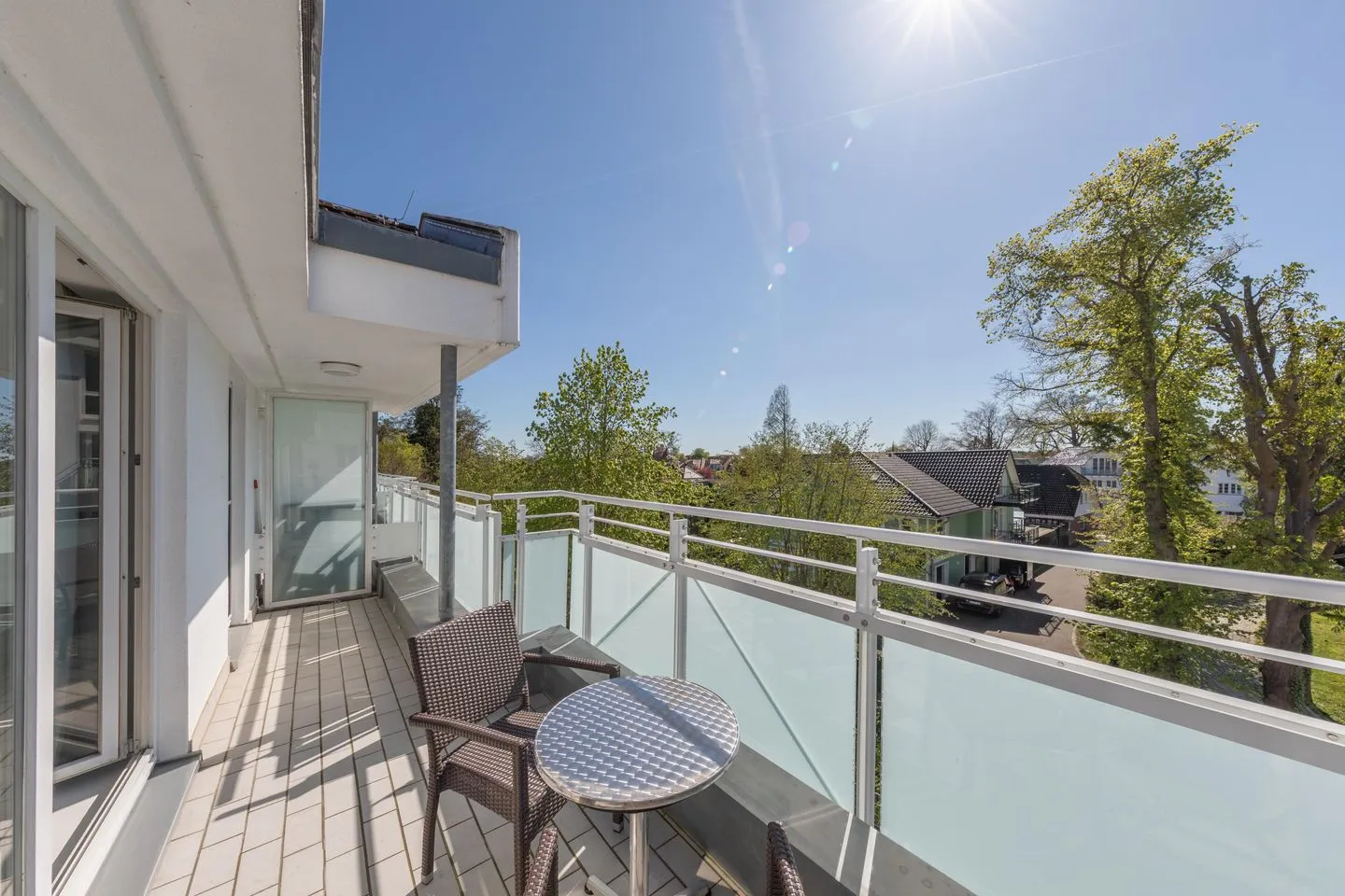Kleine Freiheit Zingst - Ferienwohnung Kleine Freiheit Balkon mit Sitzmöbeln
