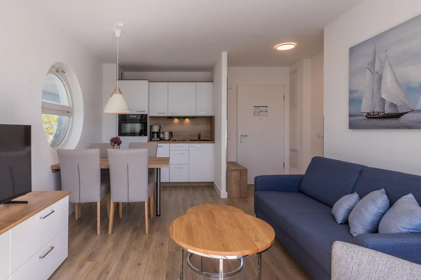 Kleine Freiheit Zingst - Ferienwohnung Kleine Freiheit Blick auf die Küchenzeile im offenen Wohnbereich