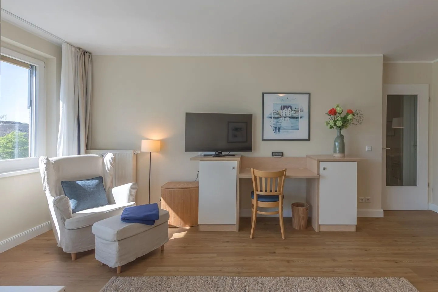 Herzmuschel Zingst - Ferienwohnung Herzmuschel Blick auf den Arbeitsplatz im Wohnbereich