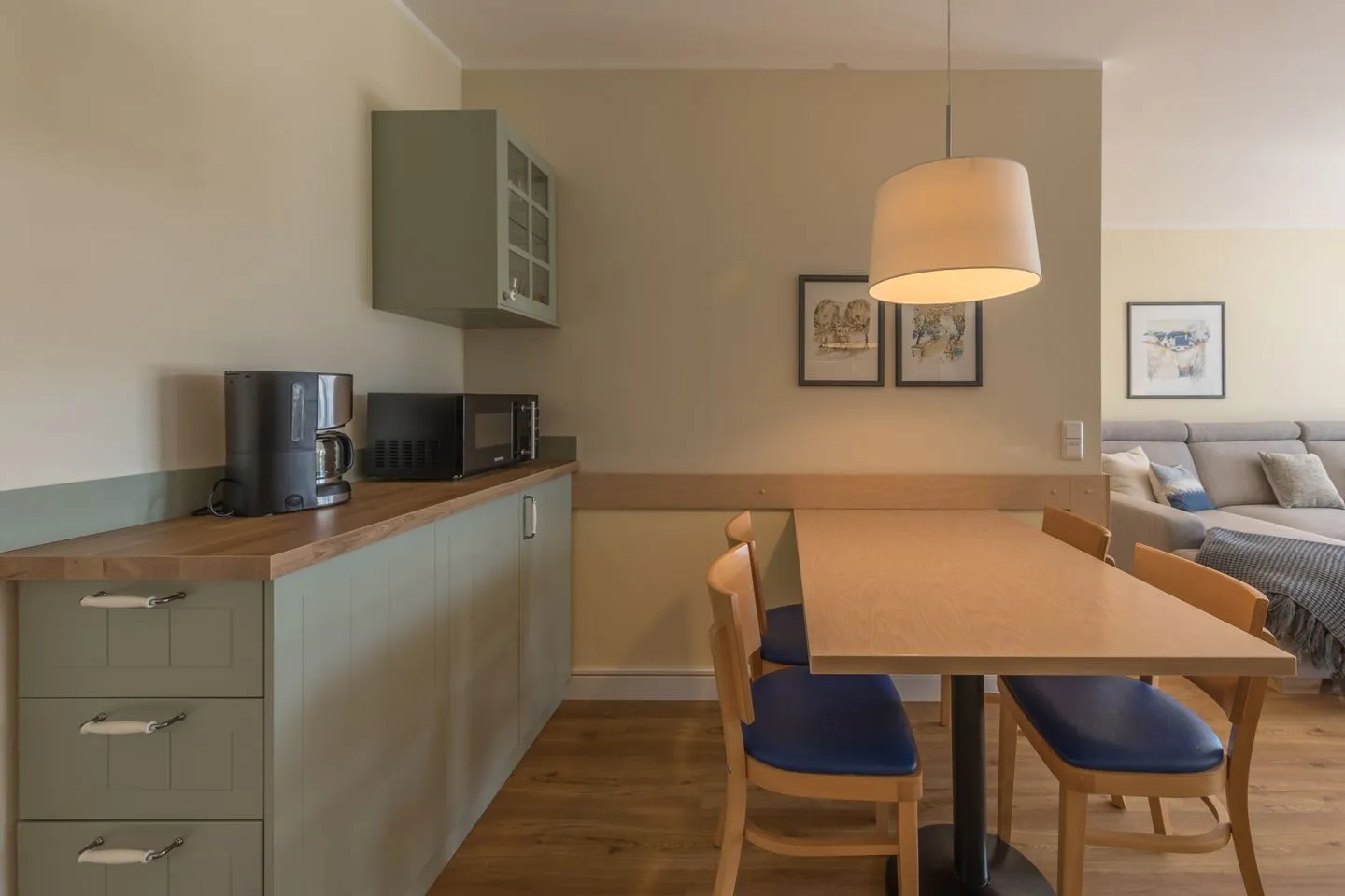 Herzmuschel Zingst - Ferienwohnung Herzmuschel Essbereich im Wohnzimmer