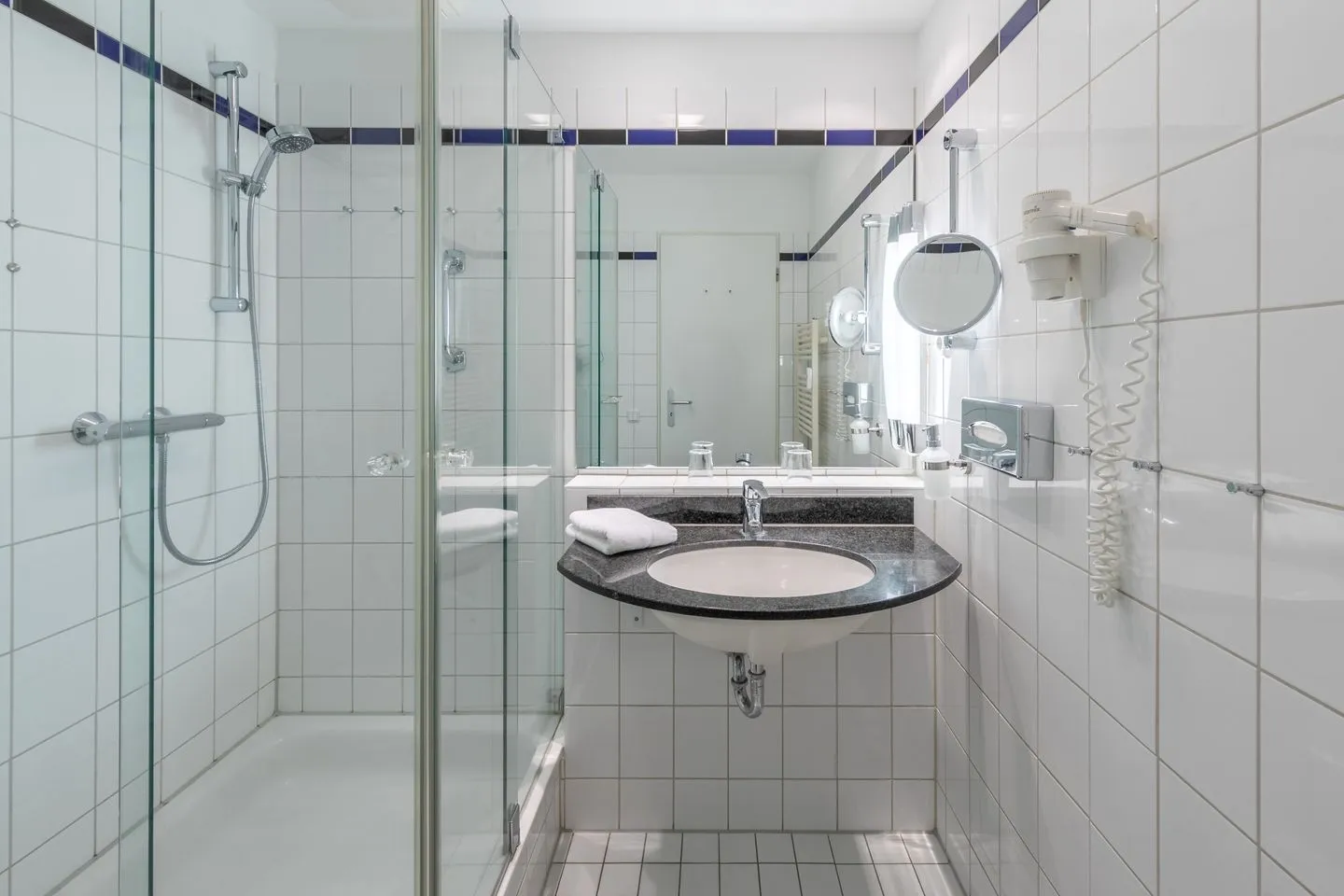 Sturmmöwe Zingst - Ferienwohnung Sturmmöwe Blick in das Badezimmer