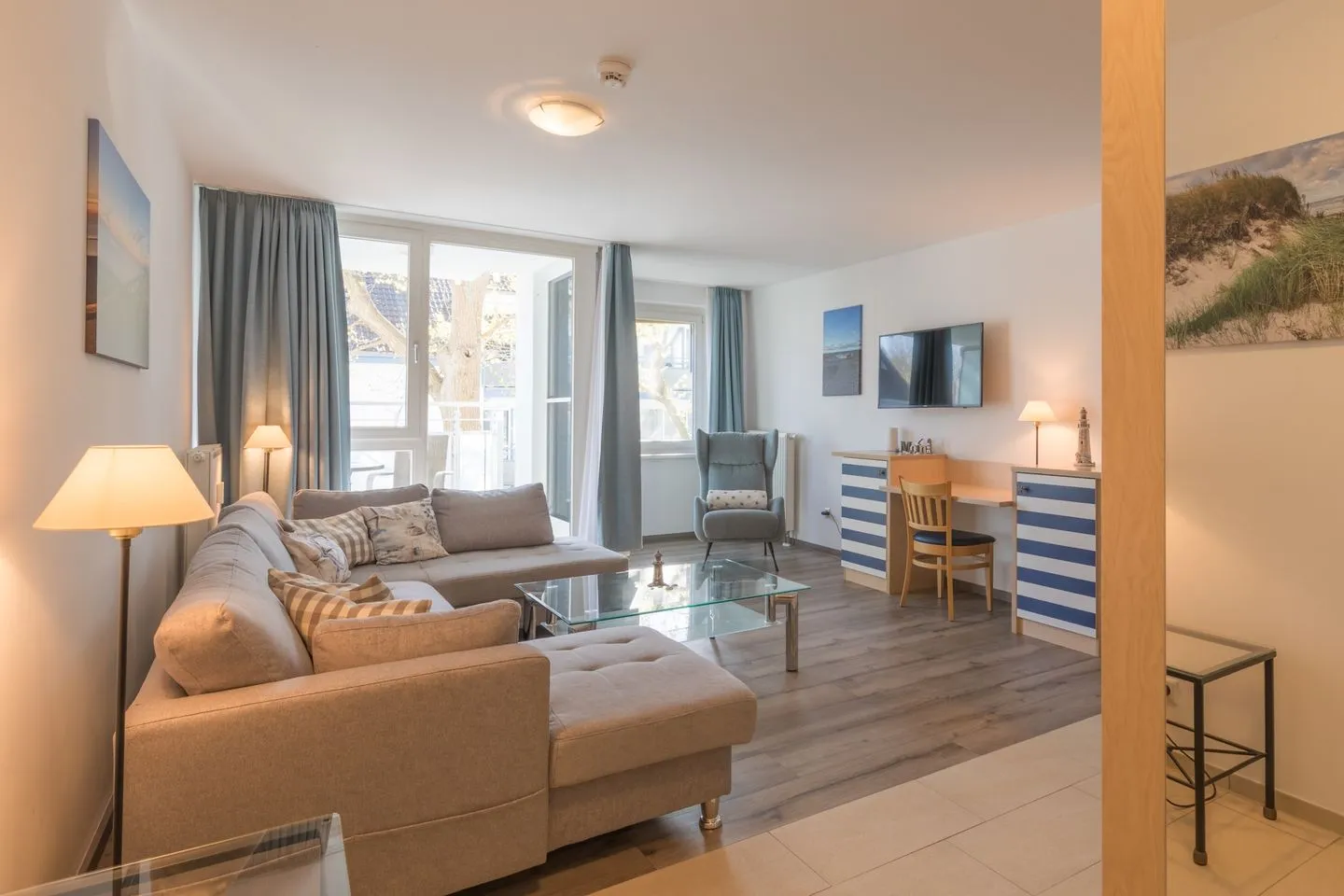 Leuchtturm Zingst - Ferienwohnung Leuchtturm Blick in den offenen Wohnbereich