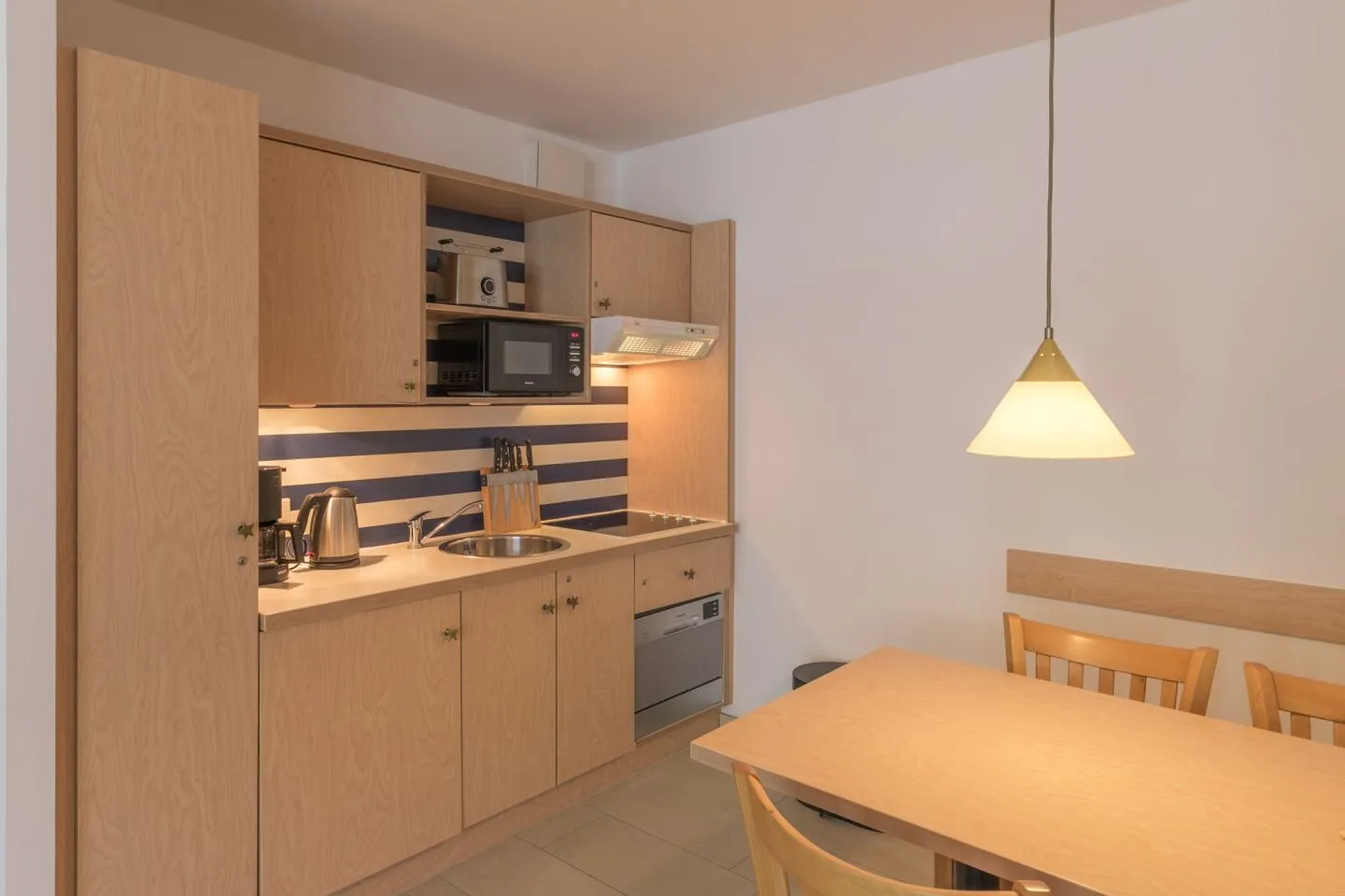 Leuchtturm Zingst - Ferienwohnung Leuchtturm Blick auf die Küchenzeile