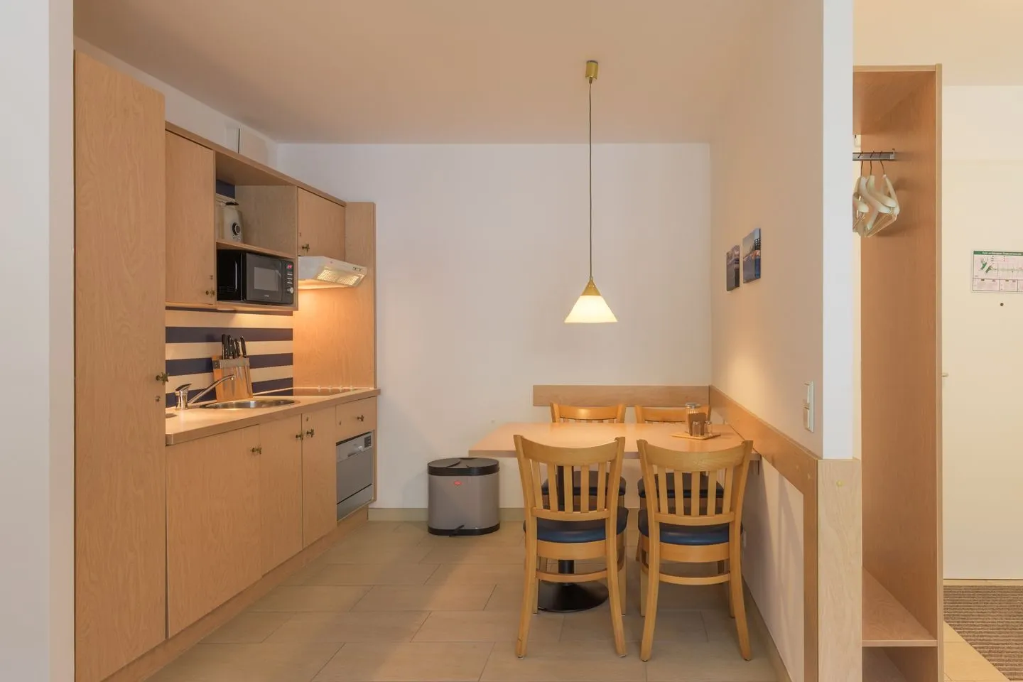 Leuchtturm Zingst - Ferienwohnung Leuchtturm offene Küche mit Essbereich