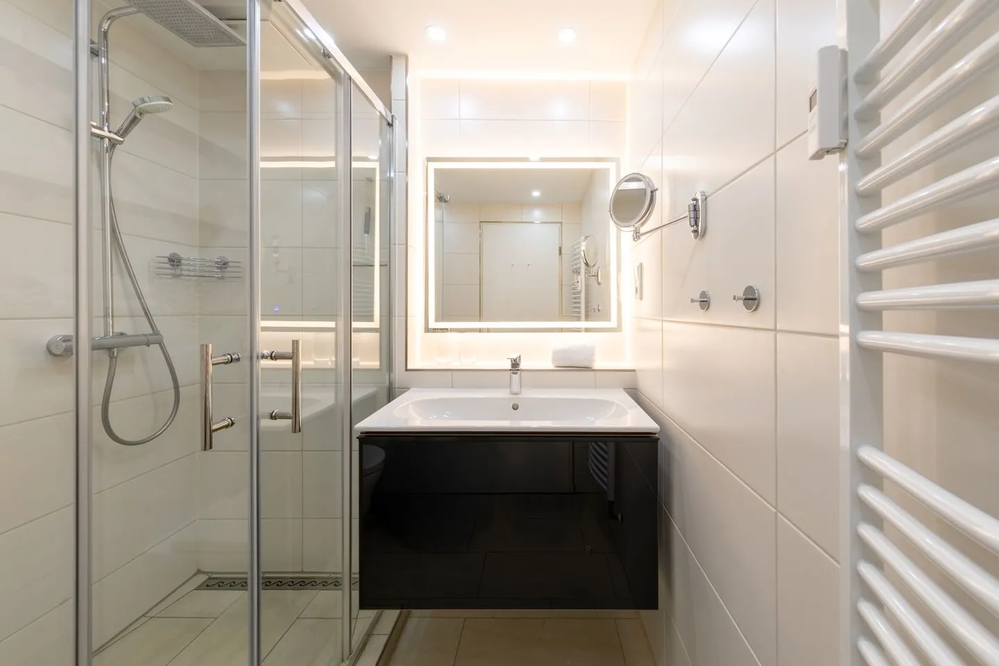 Leuchtturm Zingst - Ferienwohnung Leuchtturm Blick ins Badezimmer