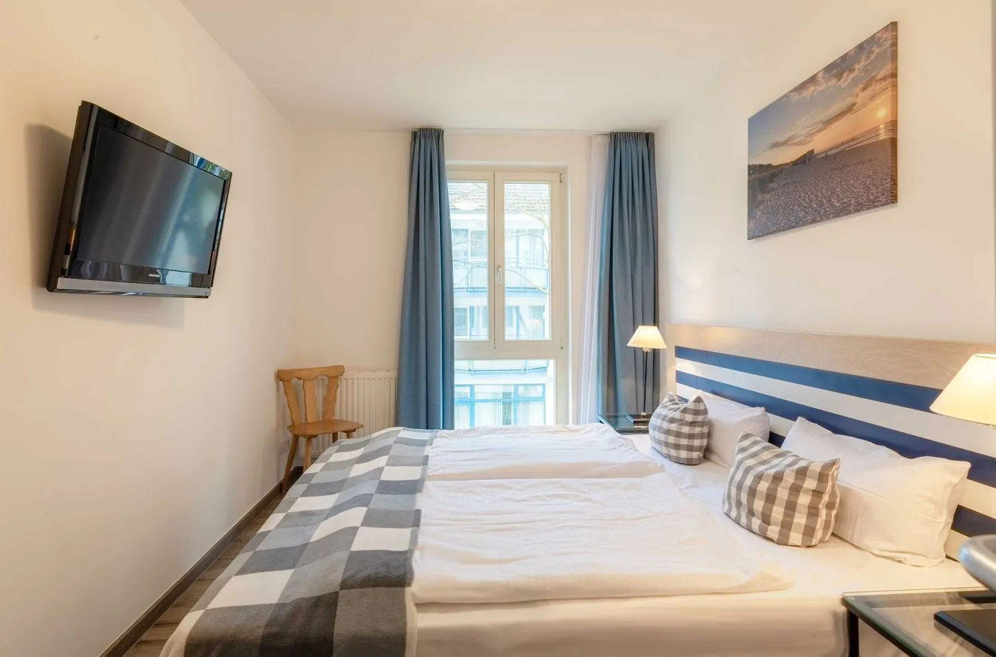 Leuchtturm Zingst - Ferienwohnung Leuchtturm Blick ins Schlafzimmer mit Doppelbett