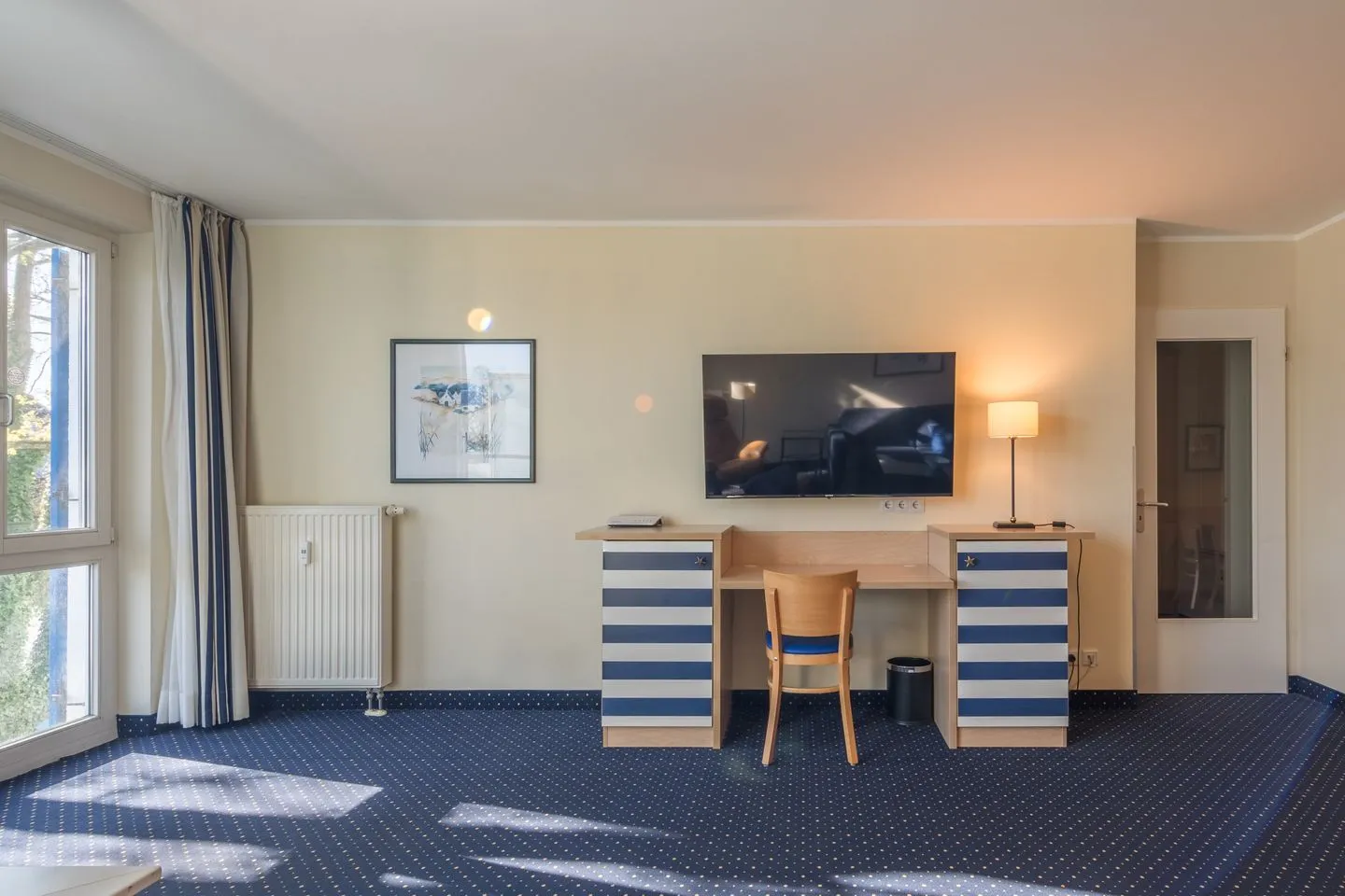 An de See Zingst - Ferienwohnung An de See Arbeitsplatz im Wohnzimmer