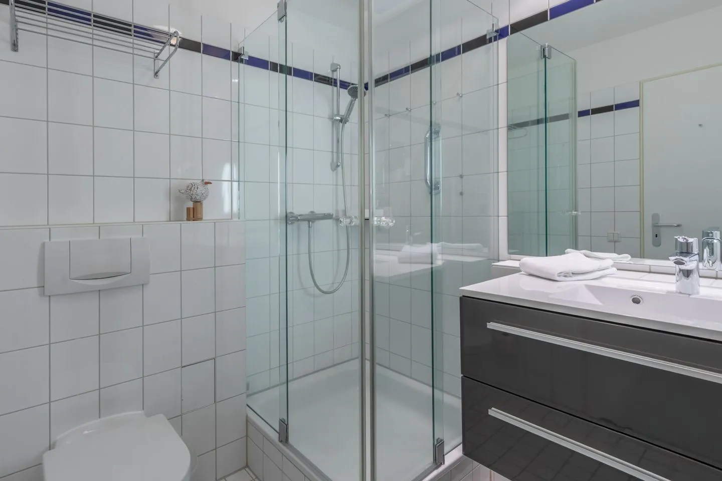 An de See Zingst - Ferienwohnung An de See Badezimmer mit Glasdusche
