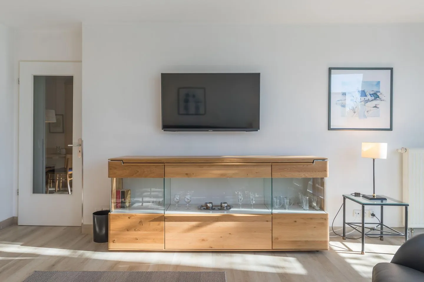 Ostseeanker Zingst - Ferienwohnung Ostseeanker in Zingst Blick auf den TV im Wohnzimmer