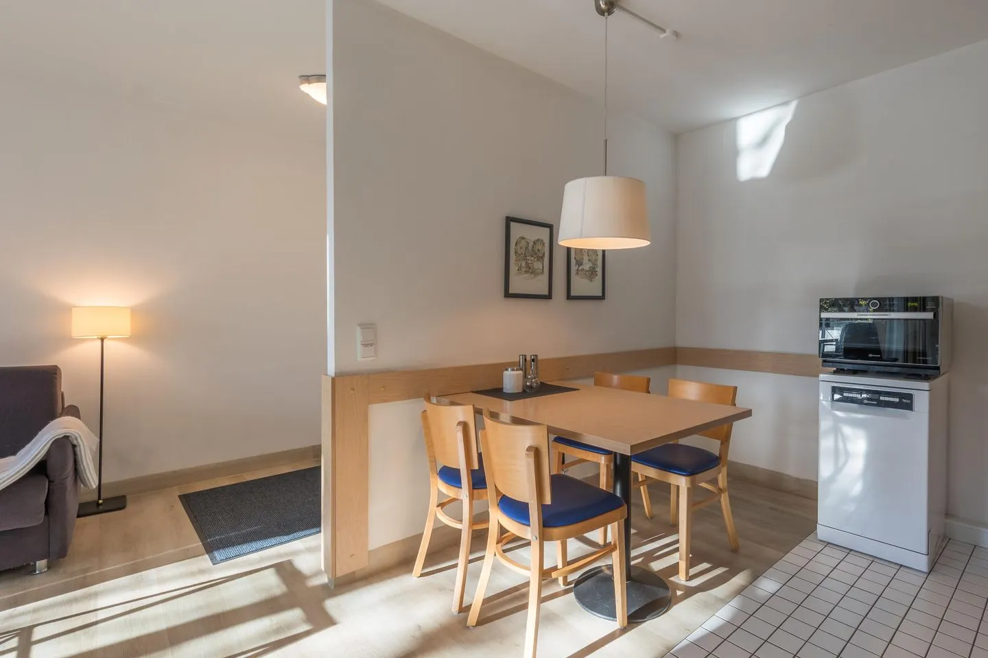 Ostseeanker Zingst - Ferienwohnung Ostseeanker in Zingst Blick in den Essbereich