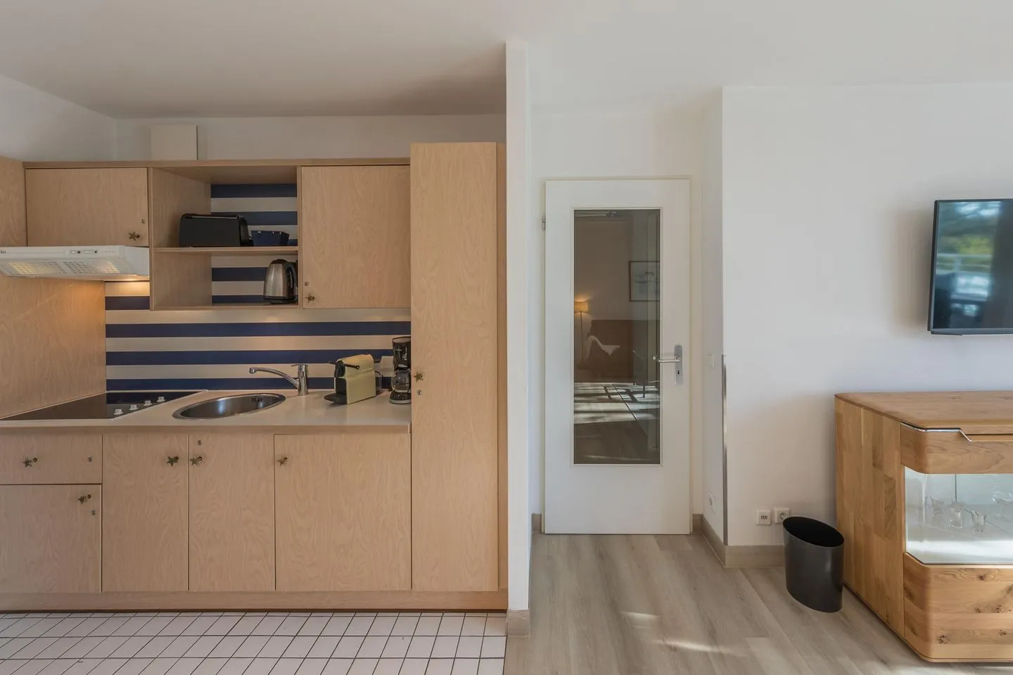 Ostseeanker Zingst - Ferienwohnung Ostseeanker in Zingst Blick auf die Küchenzeile