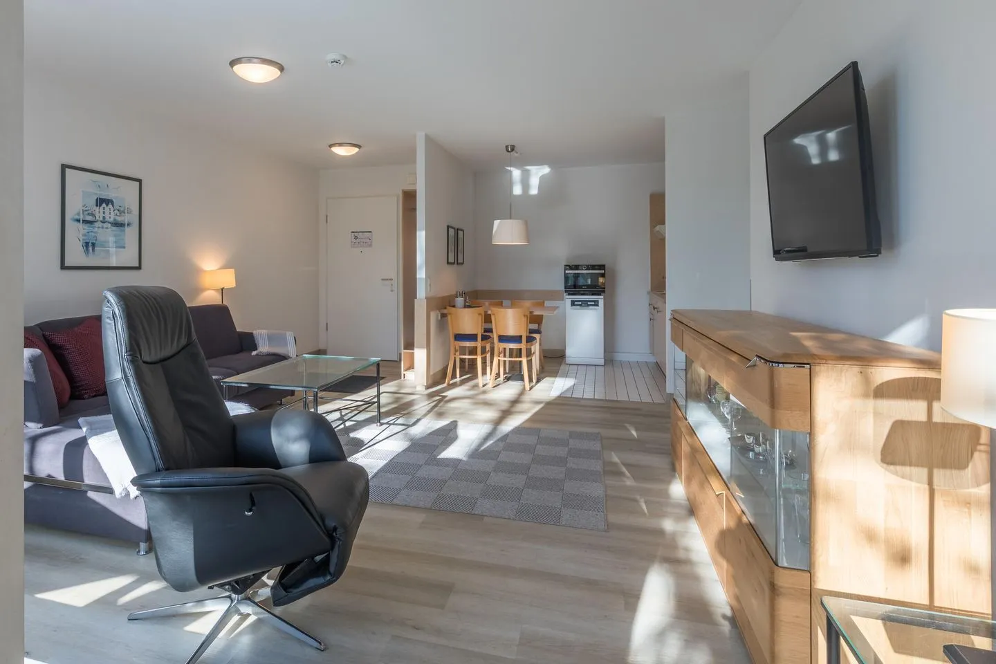 Ostseeanker Zingst - Ferienwohnung Ostseeanker in Zingst offener Wohnbereichmit Esstisch