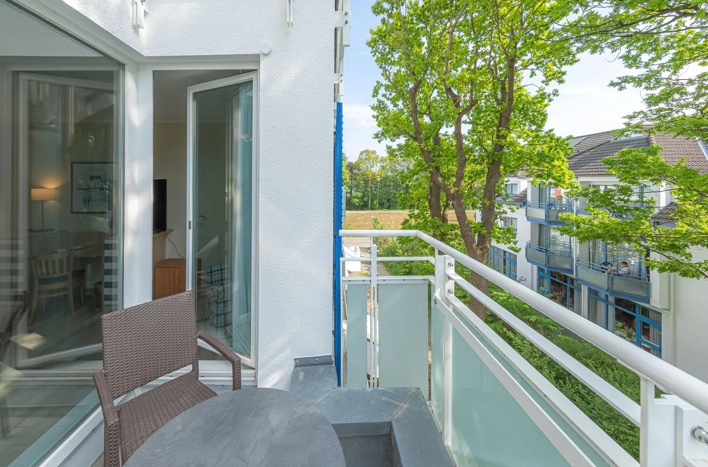 Ostseeanker Zingst - Ferienwohnung Ostseeanker in Zingst Balkon mit Sitzmöbeln