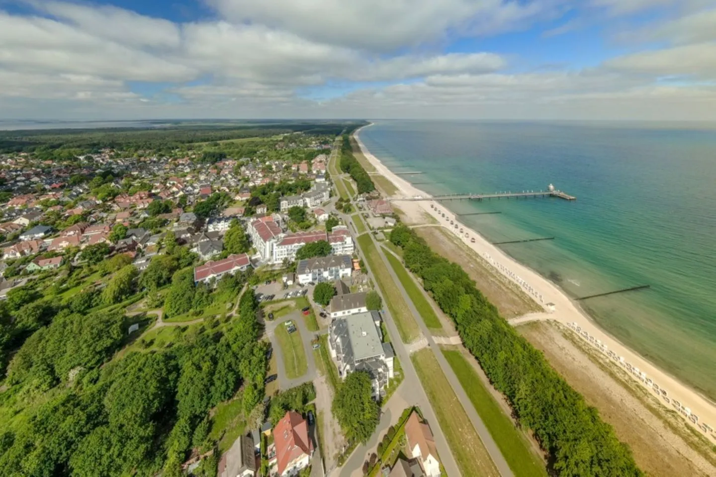 Ostseeanker Zingst - Ferienwohnung Ostseeanker in Zingst Drohnenaufnahme der Umgebung und der Ostsee