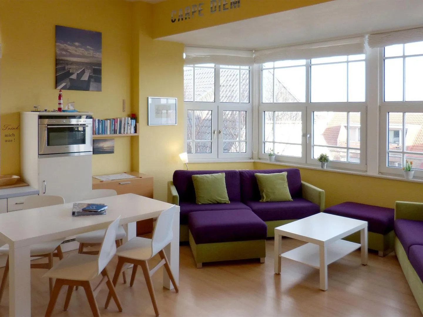 Haus *Therese* Ferienwohnung *Therese 8* Wittdün auf Amrum - Wohnzimmer mit offener Küche in der Ferienwohnung Therese 8 in Wittdün auf Amrum