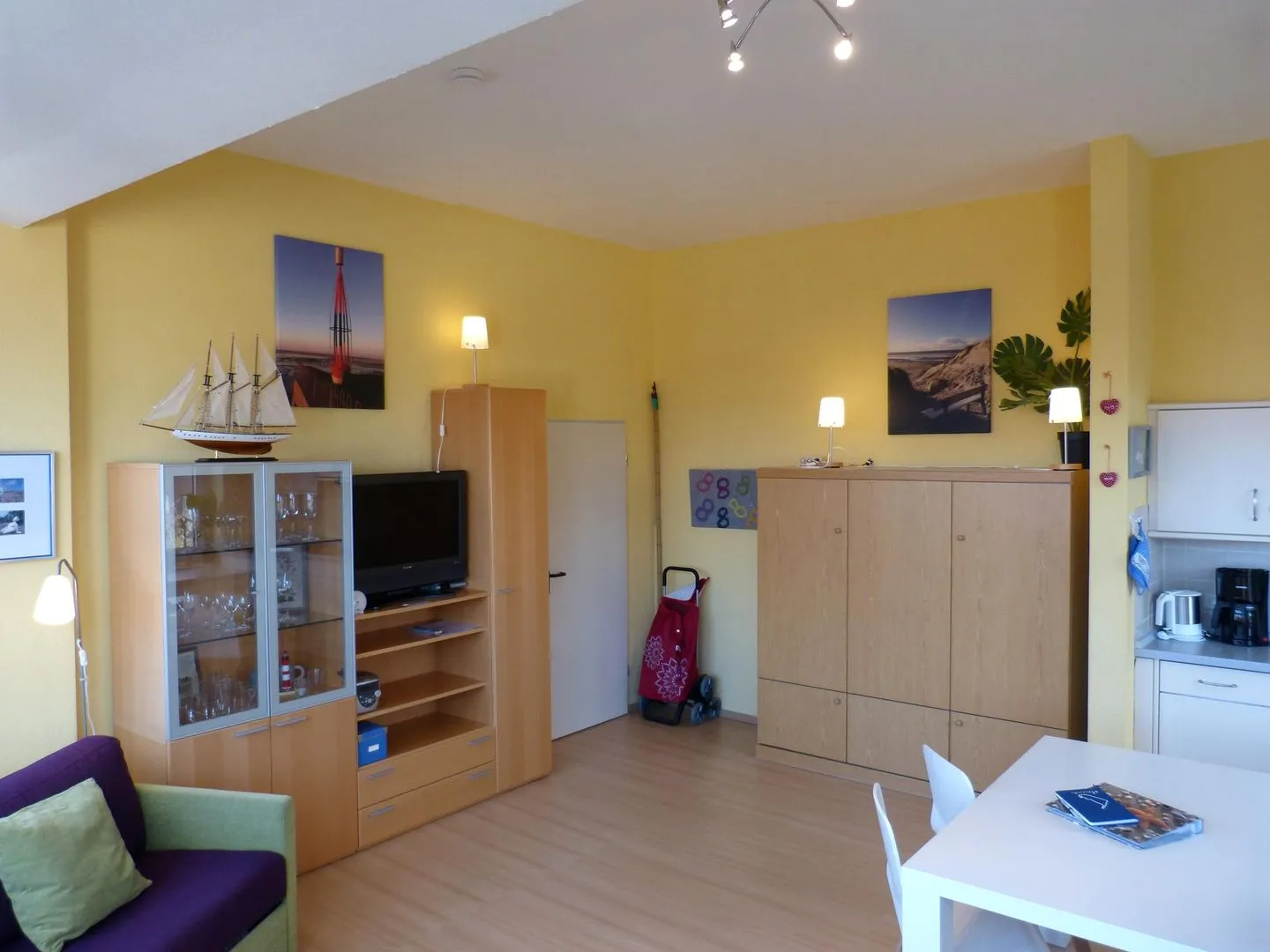 Haus *Therese* Ferienwohnung *Therese 8* Wittdün auf Amrum - Wohnzimmer der Ferienwohnung Therese 8 in Wittdün auf Amrum