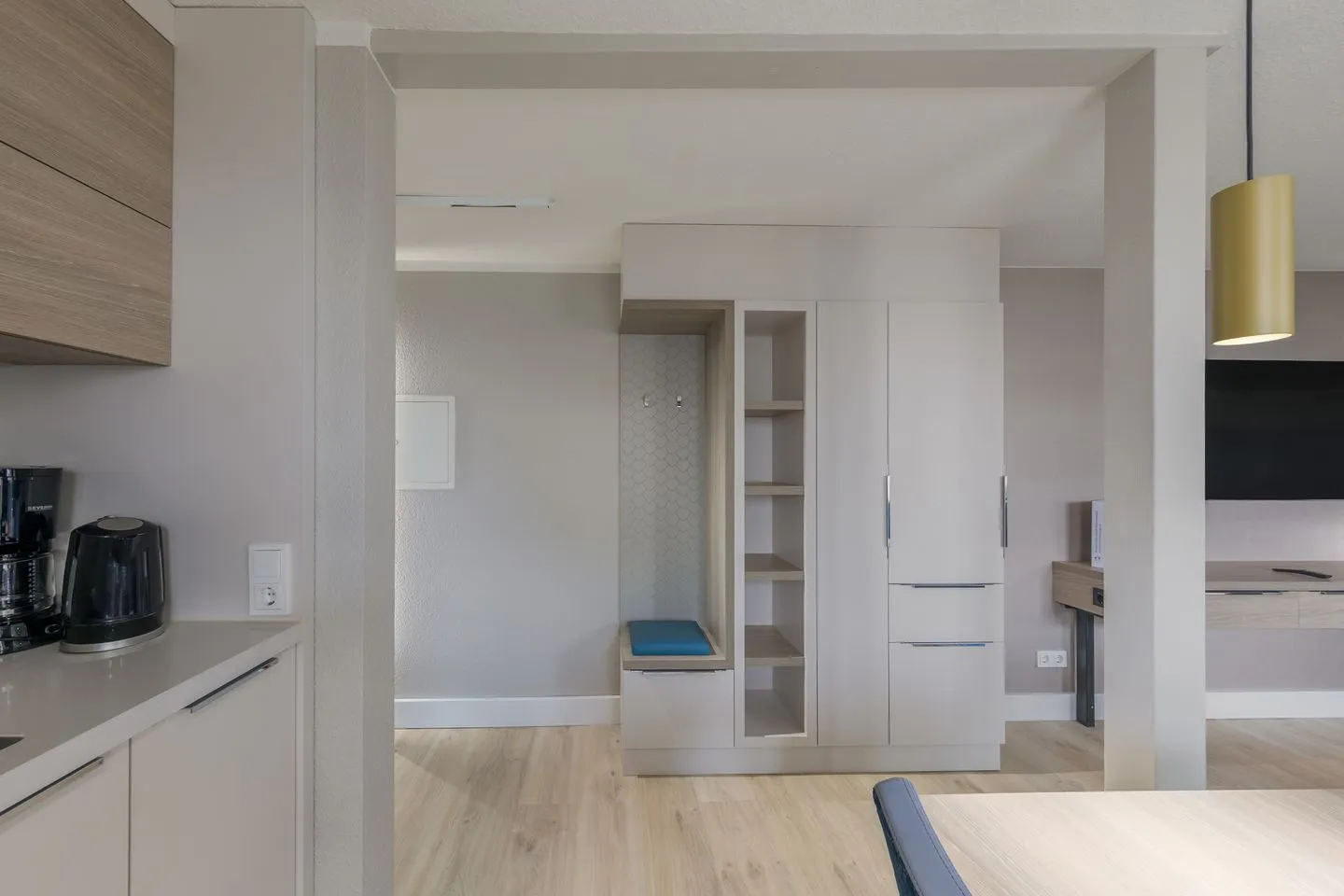 Hafendomicil Citymarina Waren (Müritz) - Ferienwohnung Hafendomicil Citymarina Wohnzimmerschrankwand